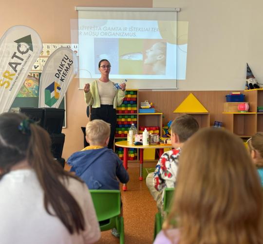 Mokytis tinkamo atliekų rūšiavimo galima įvairiai