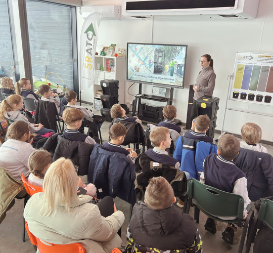 Mokyklų bendruomenės ne tik mokosi rūšiuoti, bet ir prisideda prie socialinių iniciatyvų