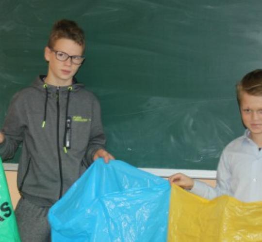Radviliškio jaunimo mokyklos moksleiviai domėjosi rūšiavimo nauda
